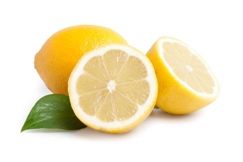 Rimedi naturali per la nausea: limone