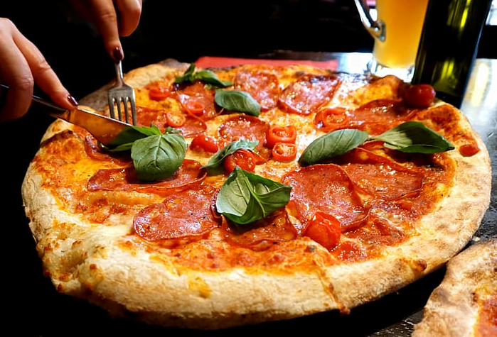 pizza napoletana pizza cavolfiore pizza con salamino