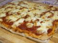 Pizza fatta in casa: buona, veloce e senza impasto