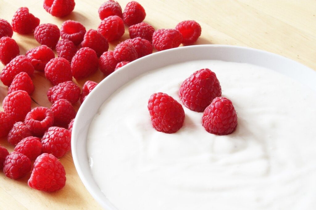 colazione salutare yogurt lamponi yogurt greco