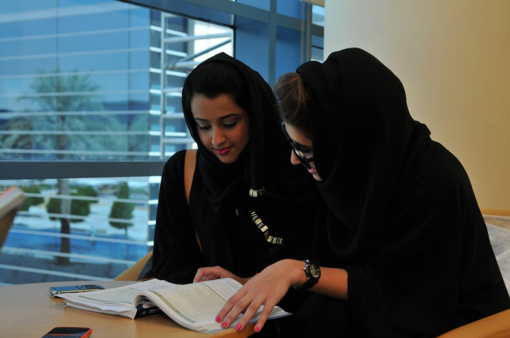 diritti delle donne in arabia saudita donne che studiano velo musulmane islam hijab