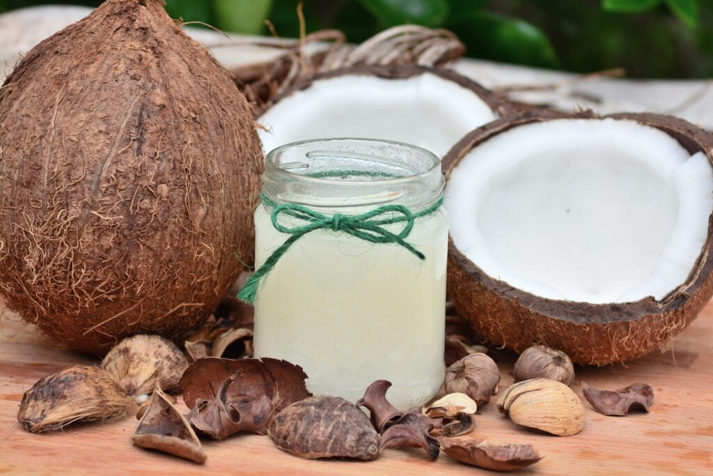 10 rimedi naturali per combattere la forfora: olio di cocco