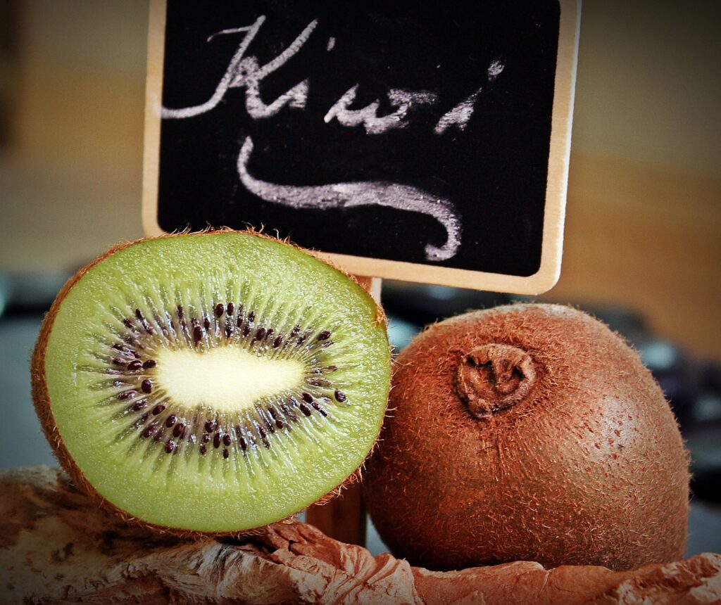 far crescere le sopracciglie col kiwi