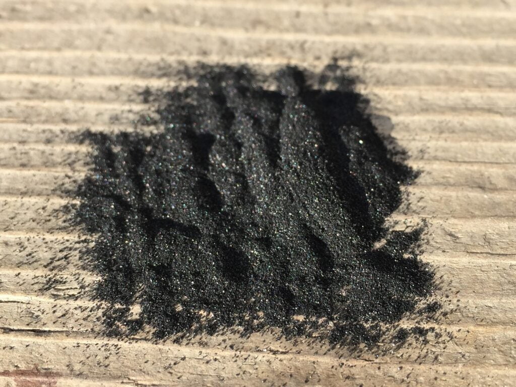 Rimedi naturali per la pancia gonfia: carbone vegetale